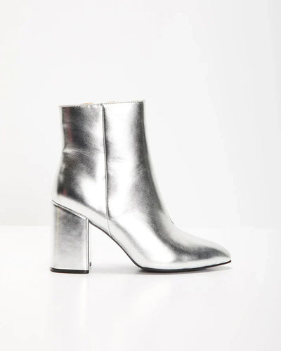 Ava - silberne Metallic-Stiefeletten mit Blockabsatz für einen gewagten und trendigen Look
