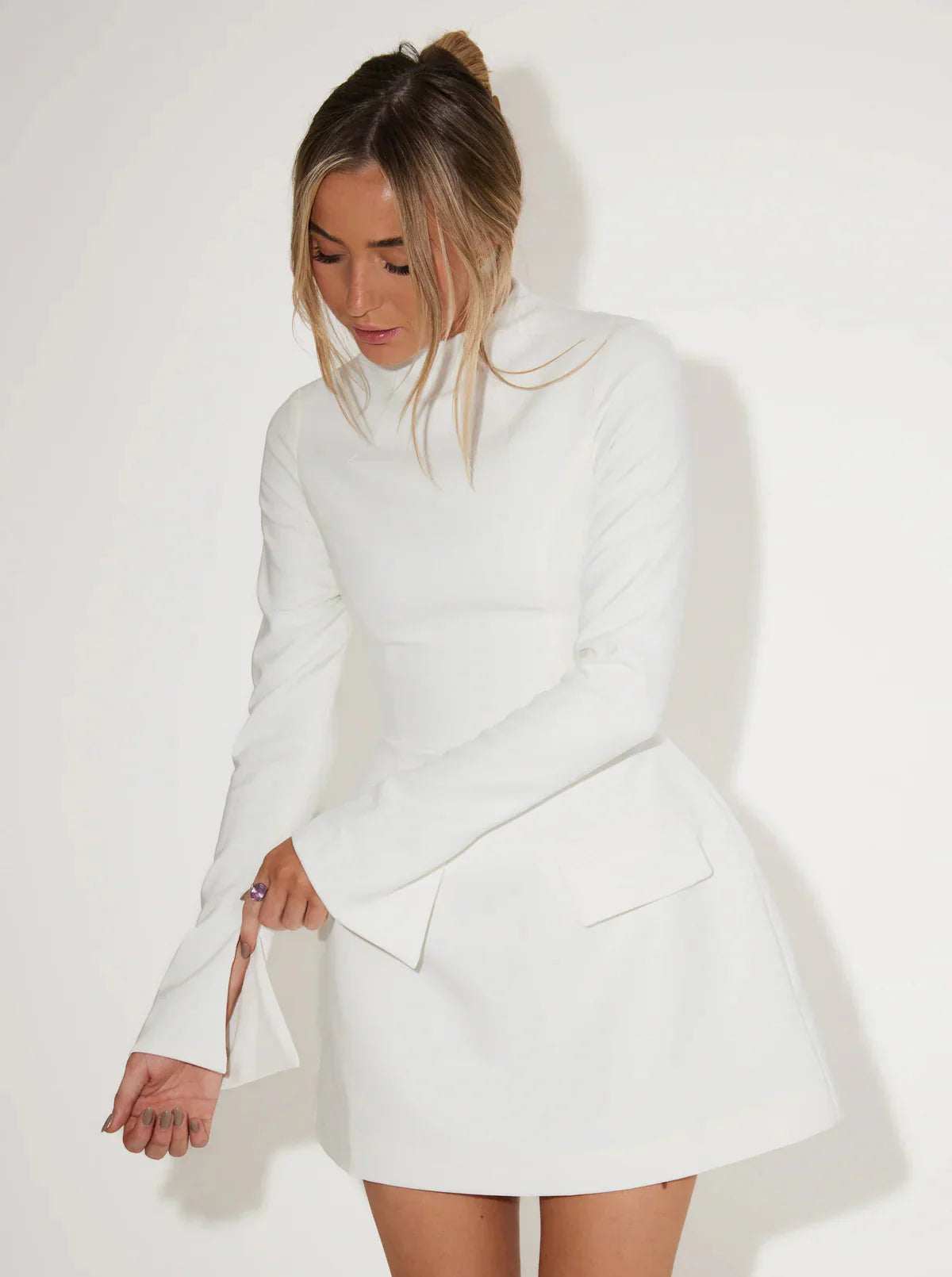 Minikleid - Hoher Ausschnitt - Lange Ärmel - Kleid mit Rollkragen - Elegantes Kleid