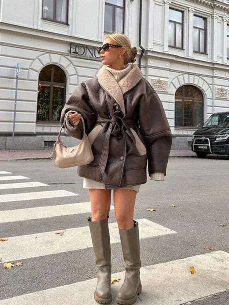 Hedy - Wintermantel aus Leder mit langen Ärmeln und Pelz