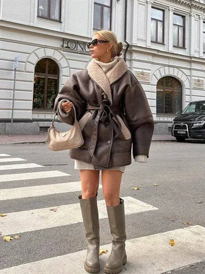 Hedy - Wintermantel aus Leder mit langen Ärmeln und Pelz