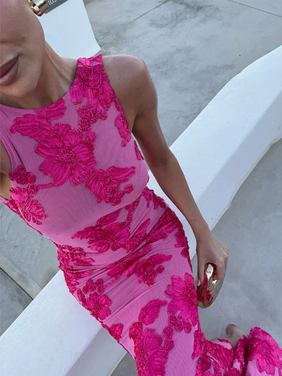 Amira Elegantes Floralabendkleid mit Fließendem Schnitt und Klassischem Dekolleté