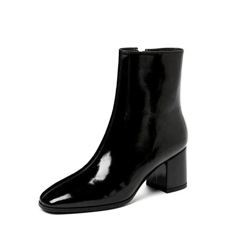 Stiefel mit Absatz | Knöchelhoch | Mittelhoher Absatz | Lackstiefel | Damenstiefel