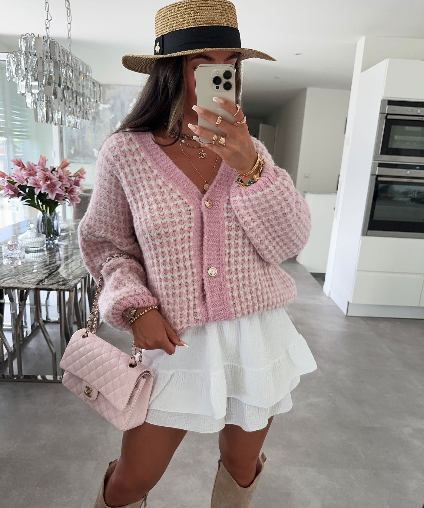 Strickjacke – Warme Damen-Strickjacke mit V-Ausschnitt und Knopfleiste