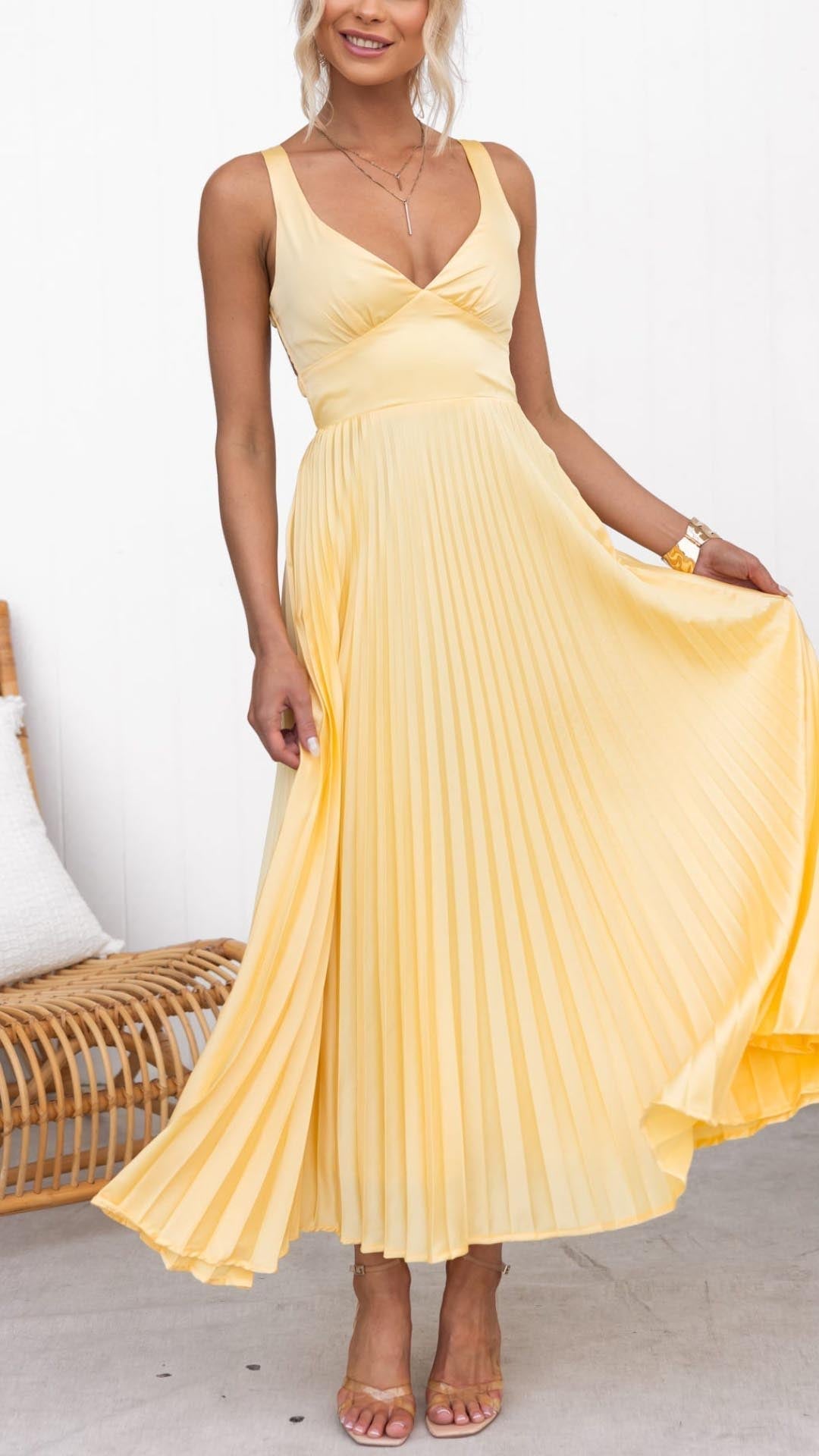 Aby Maxikleid in Gelb mit Plisseefalten und V-Ausschnitt – Elegantes Sommerkleid für besondere Anlässe