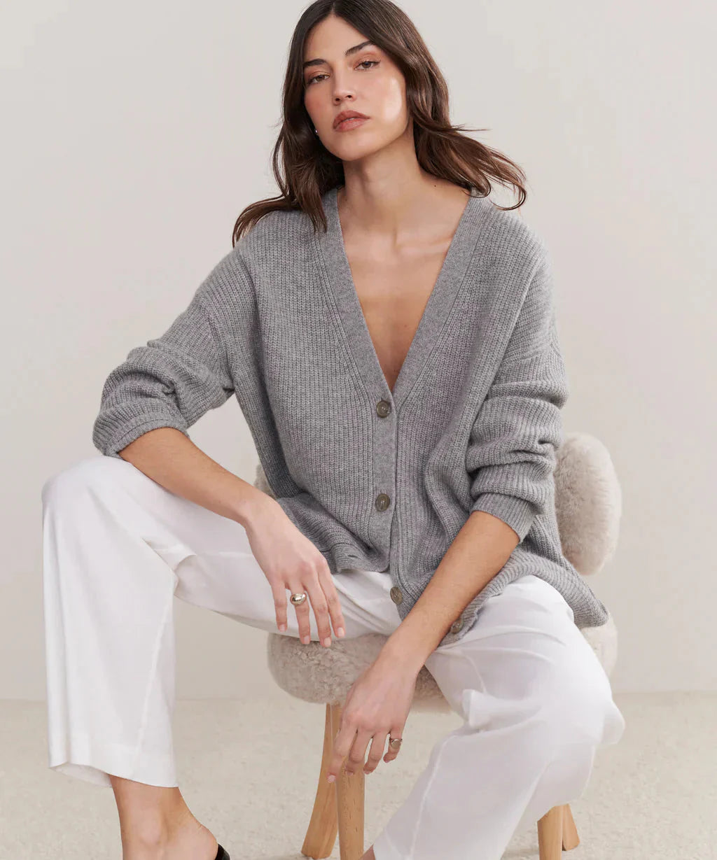 Übergroße Strickjacke – Damen-Strickjacke aus Kaschmir mit V-Ausschnitt und Knöpfen