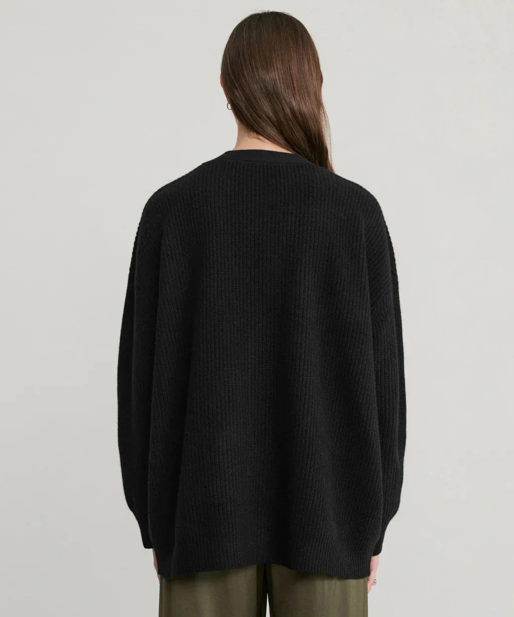 Übergroße Strickjacke – Damen-Strickjacke aus Kaschmir mit V-Ausschnitt und Knöpfen