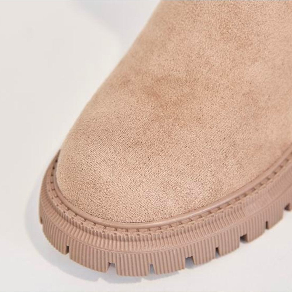 Winterstiefel – warme, mit Fell gefütterte Damenstiefel aus Wildleder