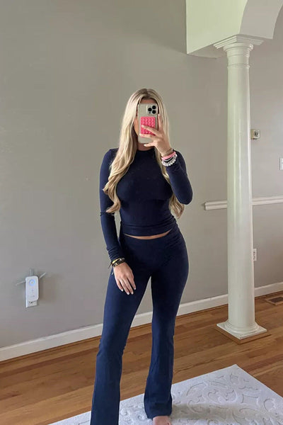 Zweiteiliges Set – elastisches T-Shirt für Damen und ausgestellte Hose mit hoher Taille Lounge-Set