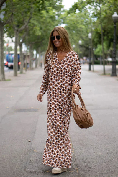 Amber - modisches Kleid mit braunem Muster